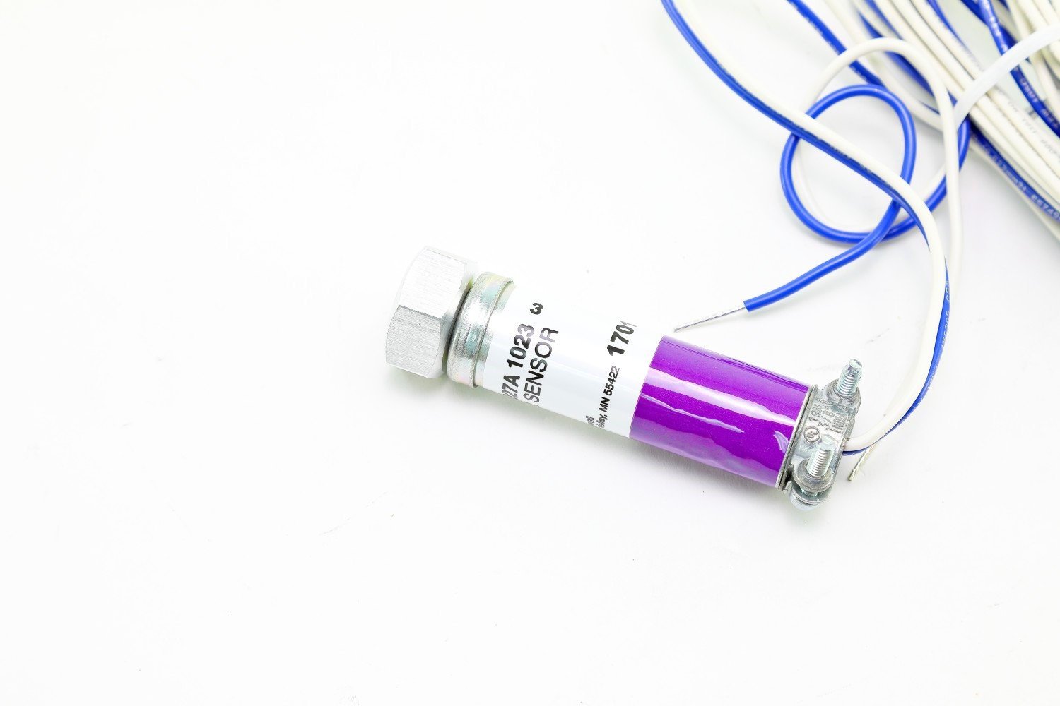 Honeywell C7027A1023 Minipeeper flame sensor front view