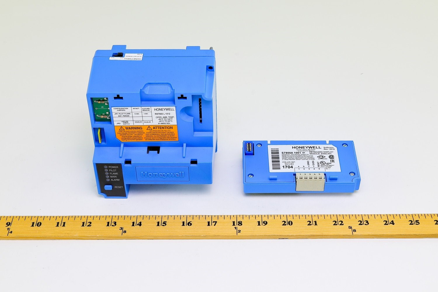 RM7800L1012 module with ruler for scale