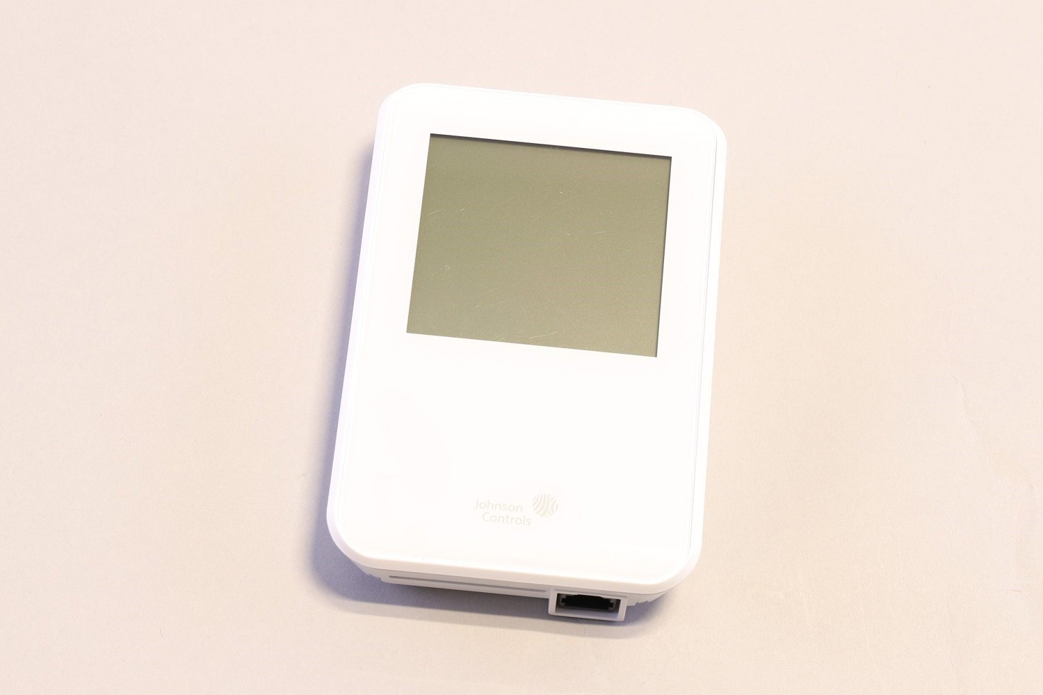 Johnson Controls NSB8BTN240-0 sensor front view